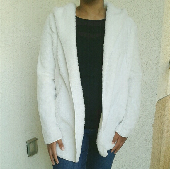 1 LEFT Off White Faux Fur Hooded Jacket - Picture 4 of 4